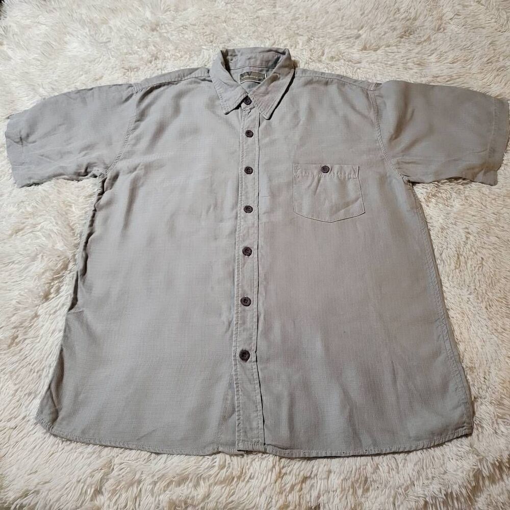 Men's short sleeve button down  sterling stripe texture with patch pocket shirt